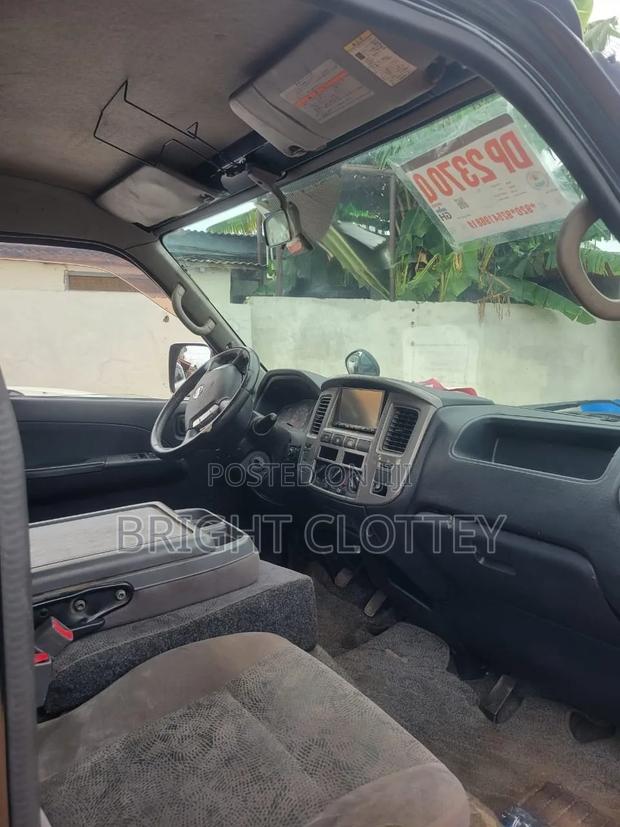 Nissan Caravan 2012 Black
