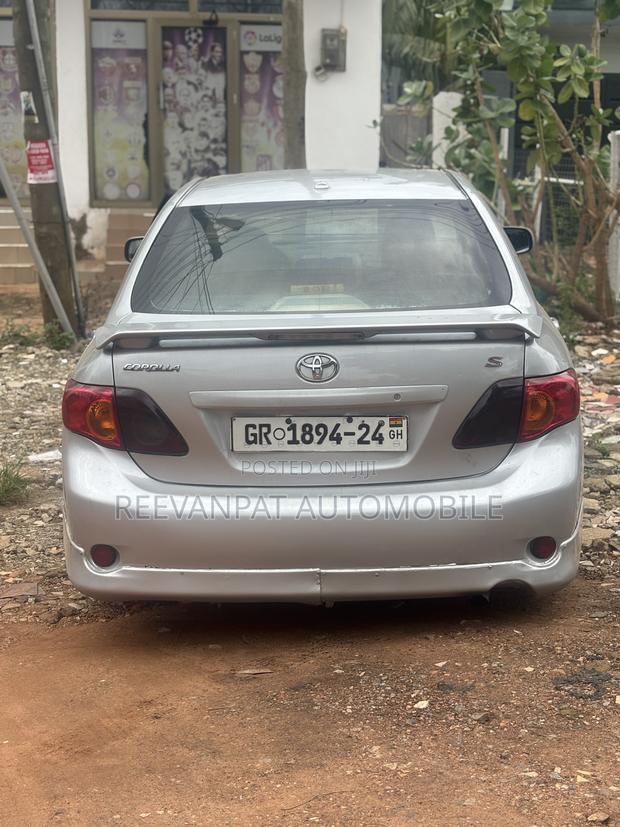Toyota Corolla 2010 Silver