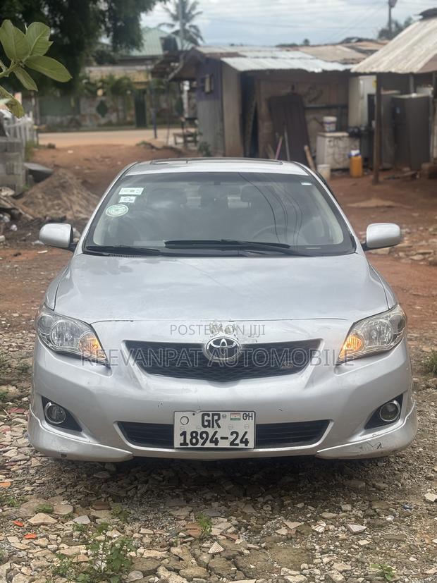 Toyota Corolla 2010 Silver