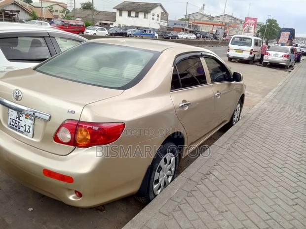 Toyota Corolla 2010 Gold