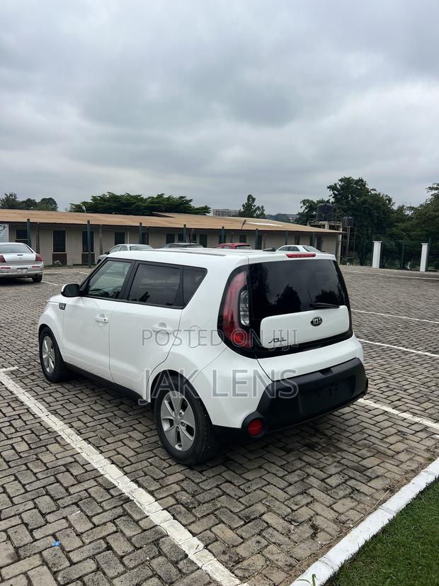 Kia Soul Base Hatchback 2016 White