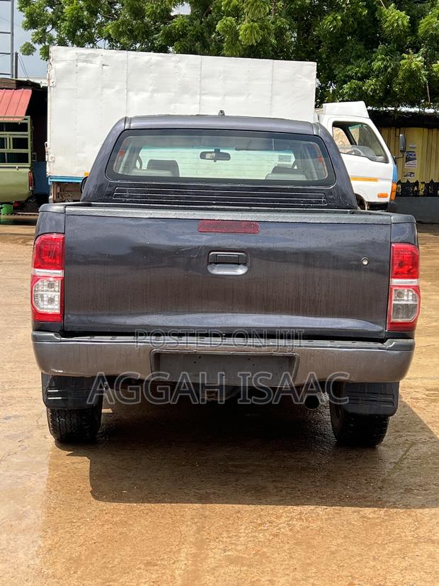 Toyota Hilux 2012 Gray