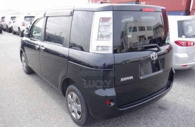 Toyota Sienta 1.5 FWD 2014 Black