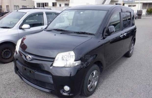 Toyota Sienta 1.5 FWD 2014 Black