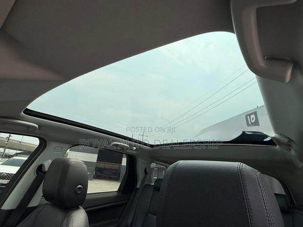 Land Rover Discovery 2018 Blue