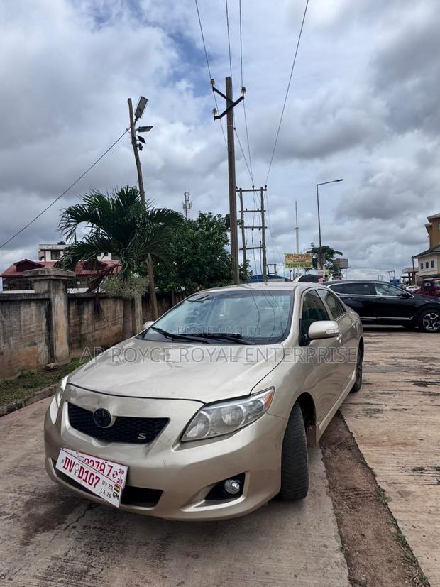 Toyota Corolla LE 4dr Sedan (1.8L 4 cyl 4A) 2009 Gold