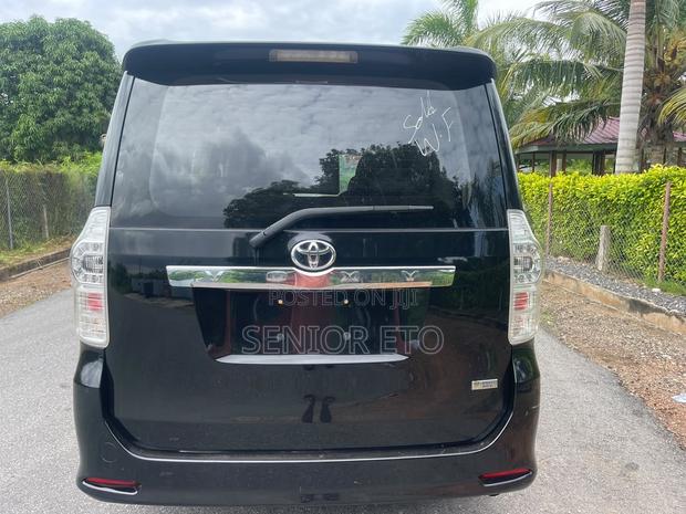Toyota Voxy 2013 Black