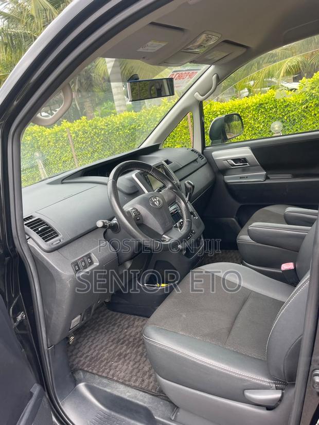 Toyota Voxy 2013 Black