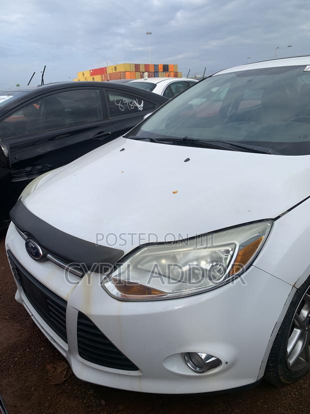 Ford Focus SE Sedan FWD (2.0L 4cyl 5M) 2013 White