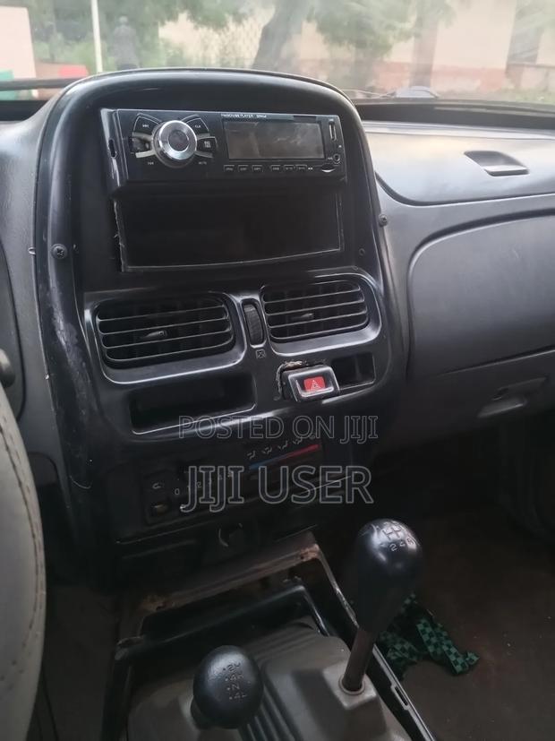 Nissan Hardbody 2011 White