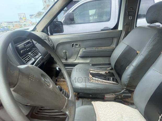 Nissan Hardbody 2009 White