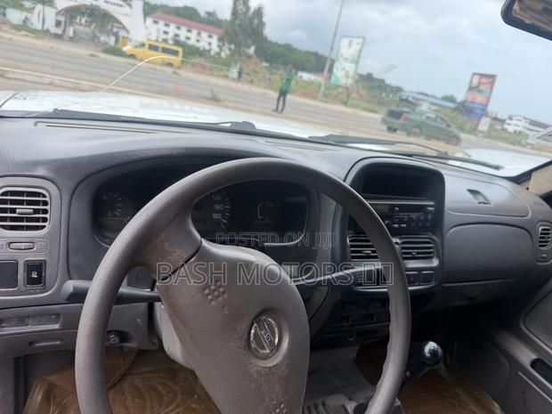 Nissan Hardbody 2009 White