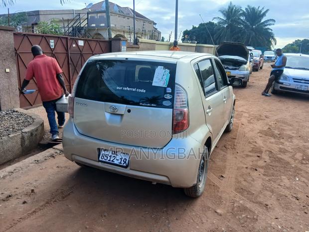 Toyota Passo 1.0 AWD 2010 Silver