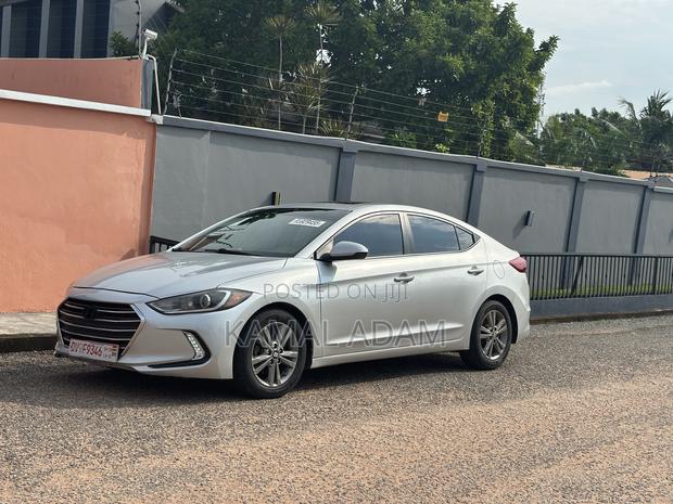 Hyundai Elantra SE Sedan FWD (2.0L 4cyl 6M) 2017 Silver