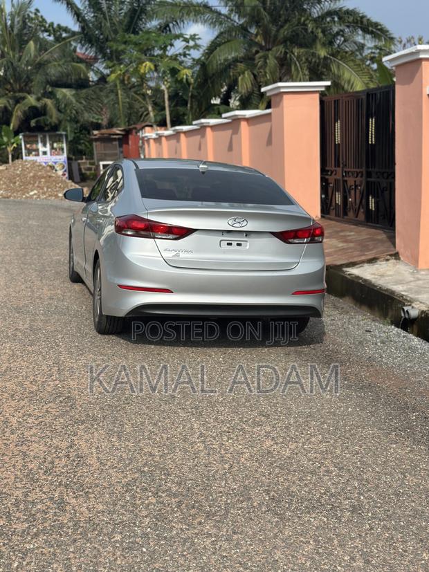 Hyundai Elantra SE Sedan FWD (2.0L 4cyl 6M) 2017 Silver