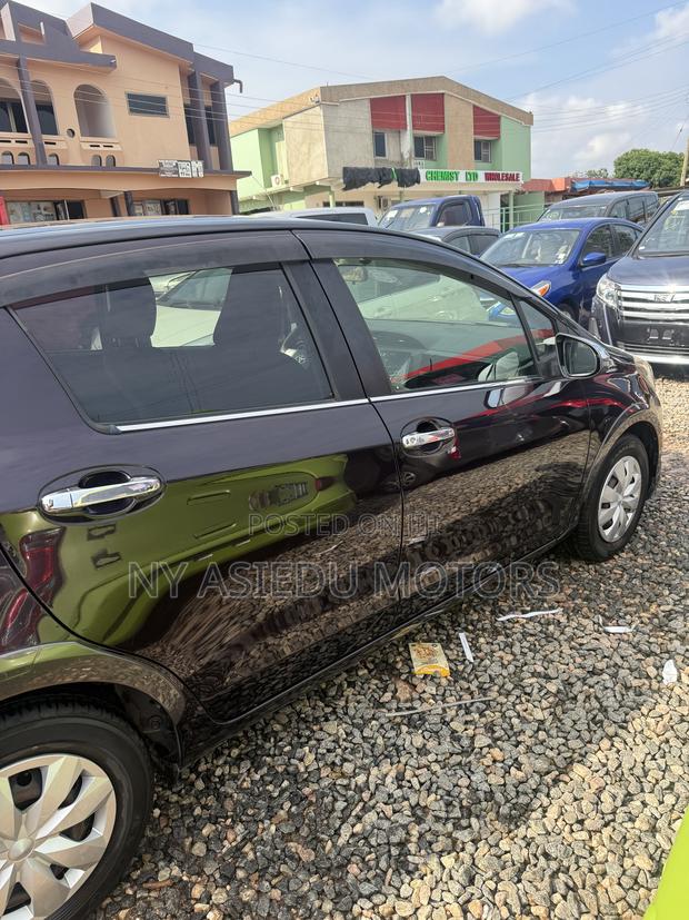 Toyota Vitz 1.3 FWD 5dr 2014 Burgundy