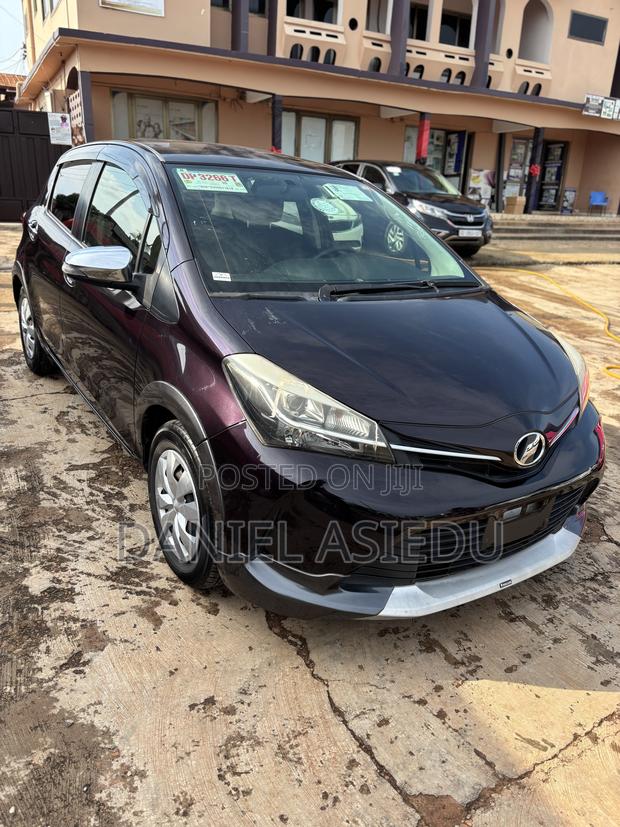 Toyota Vitz 1.3 AWD 3dr 2015 Burgundy