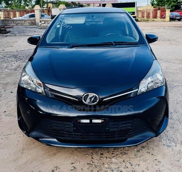 Toyota Vitz 1.3 FWD 5dr 2014 Black