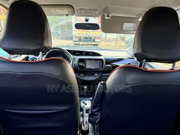 Toyota Vitz 1.3 FWD 5dr 2014 Black