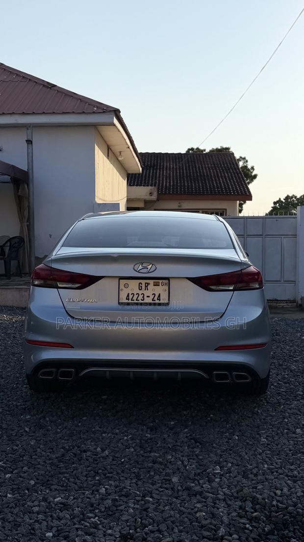 Hyundai Elantra 2018 Silver