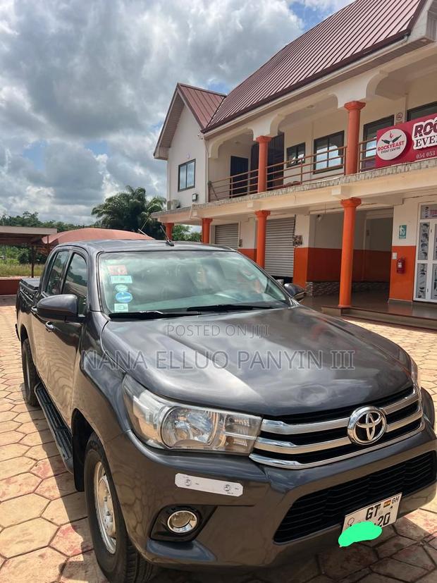 Toyota Hilux 2020 Matt Black