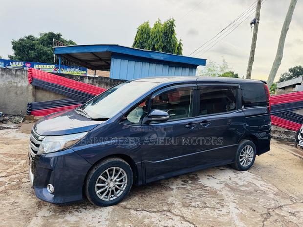 Toyota Voxy SV Premium 2014 Blue