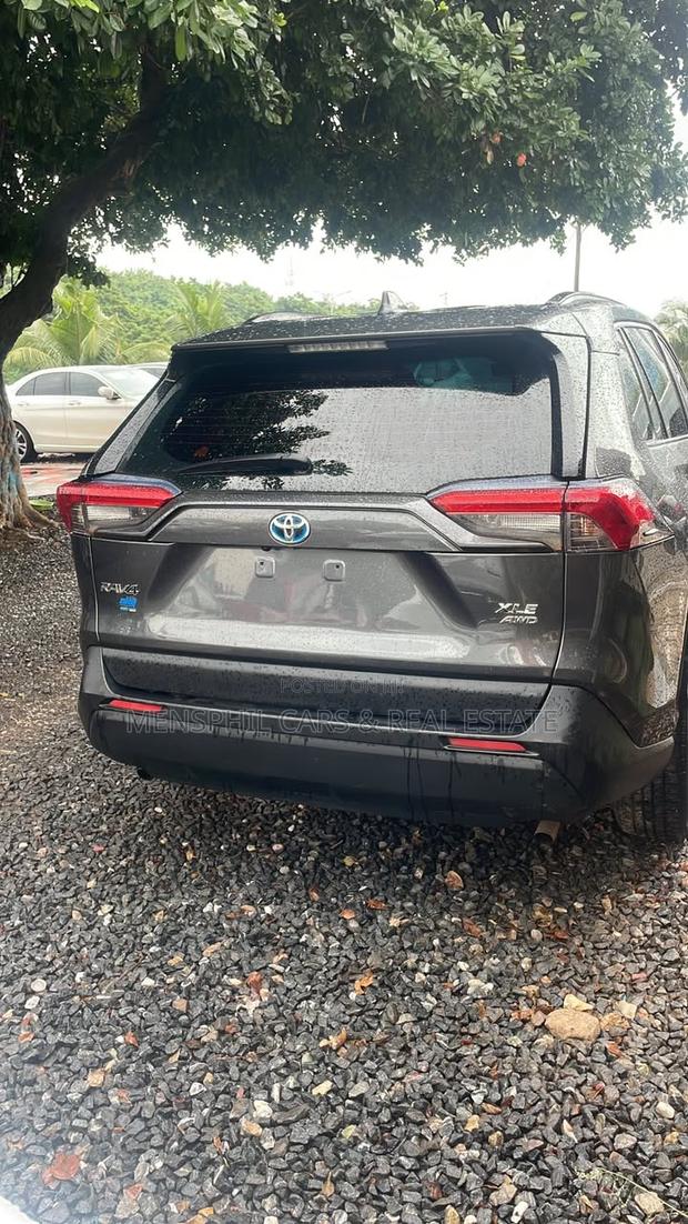 Toyota RAV4 XLE Premium 2022 Gray