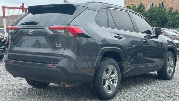 Toyota RAV4 XLE Premium 2022 Gray