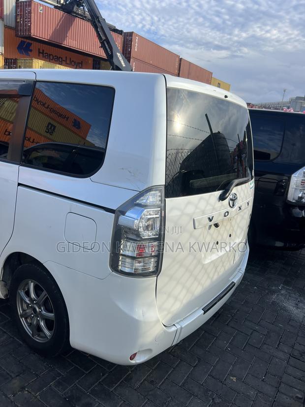 Toyota Voxy 2013 White