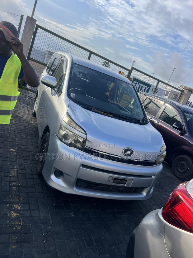 Toyota Voxy 2013 White
