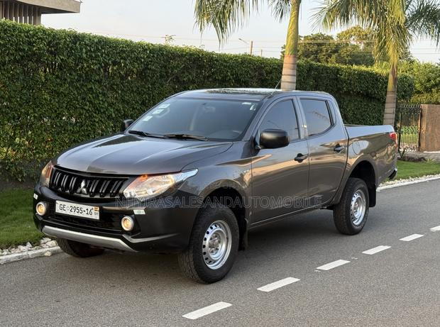 Mitsubishi L200 2016 Gray