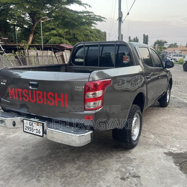 Mitsubishi L200 2016 Gray