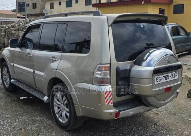 Mitsubishi Pajero 2015 Gray