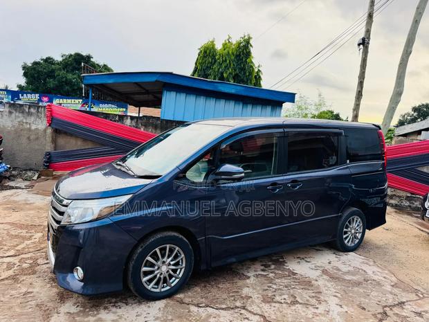 Toyota Voxy SV Premium 2014 Black