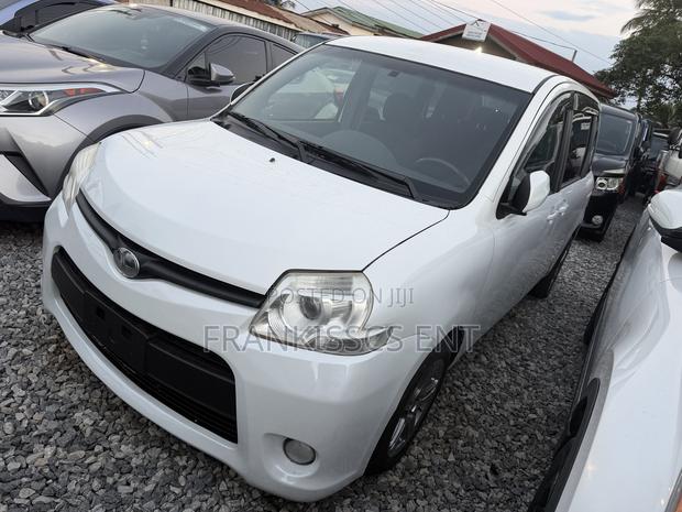 Toyota Sienta 1.5 AWD 2012 White