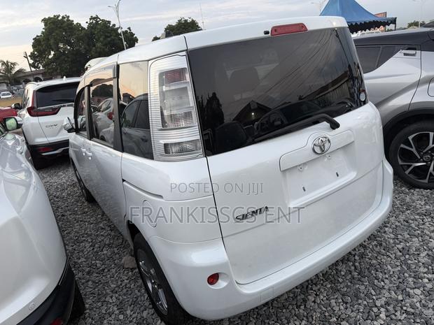 Toyota Sienta 1.5 AWD 2012 White
