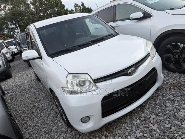 Toyota Sienta 1.5 AWD 2012 White