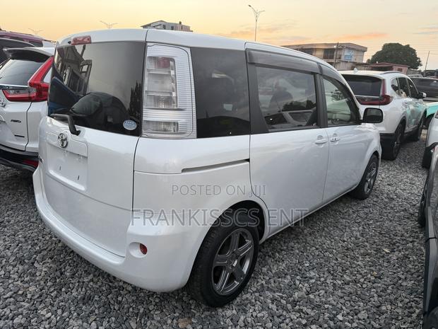 Toyota Sienta 1.5 AWD 2012 White