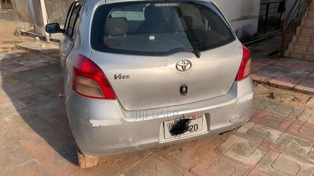 Toyota Vitz 2011 Silver