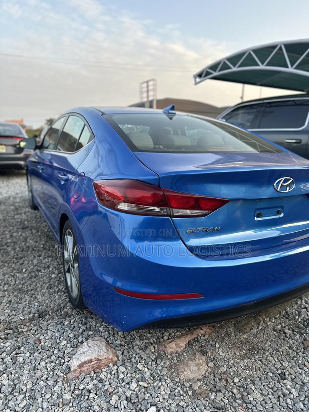 Hyundai Elantra Limited Sedan FWD (2.0L 4cyl 6A) 2017 Blue