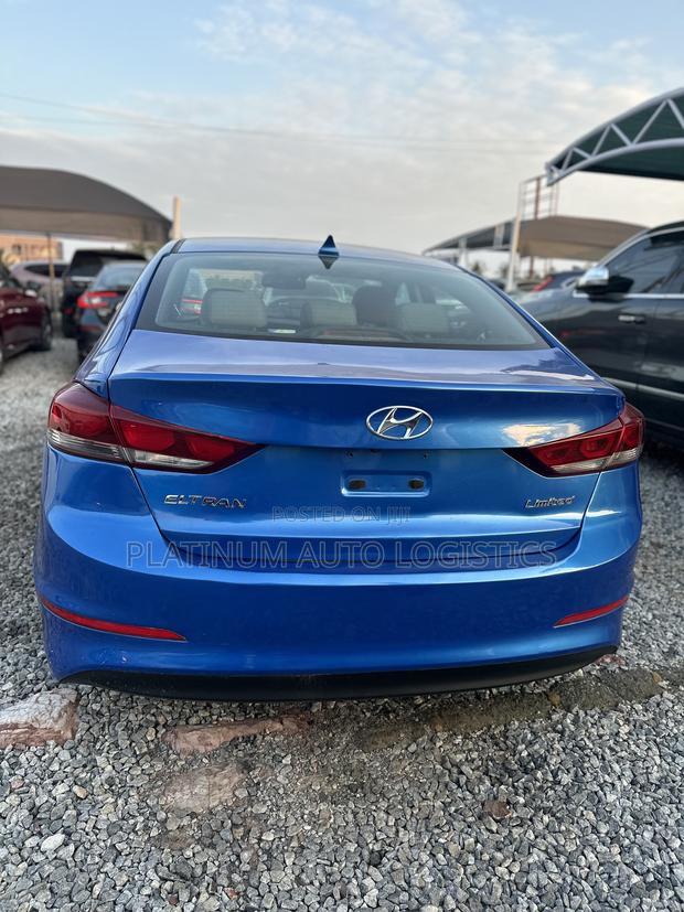 Hyundai Elantra Limited Sedan FWD (2.0L 4cyl 6A) 2017 Blue