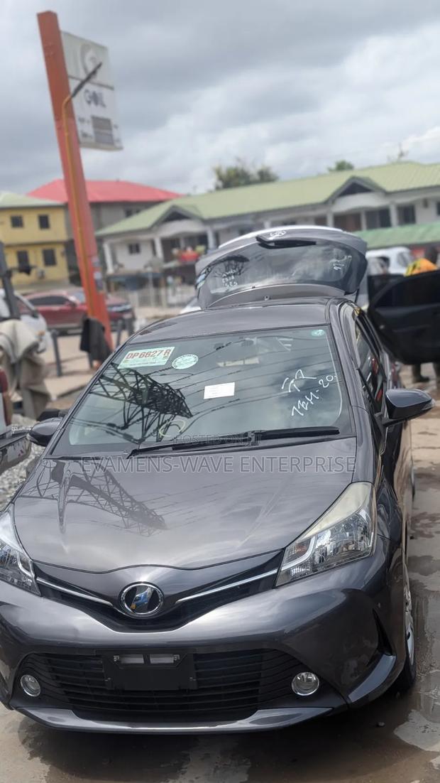 Toyota Vitz 2015 Gray