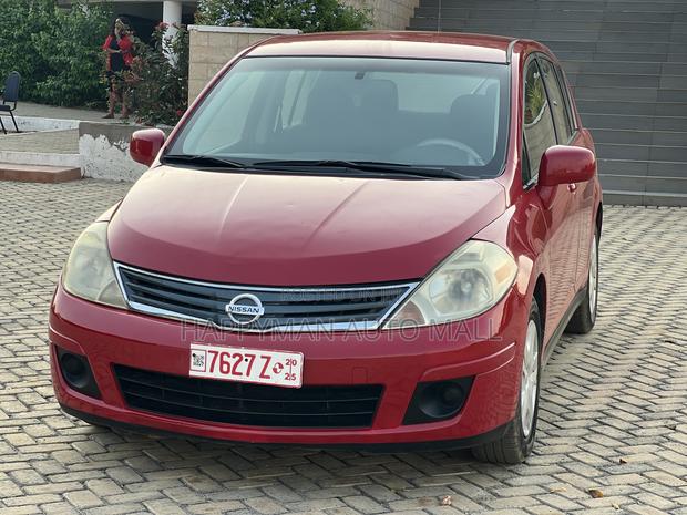 Nissan Versa 1.8 S Hatchback 2010 Red