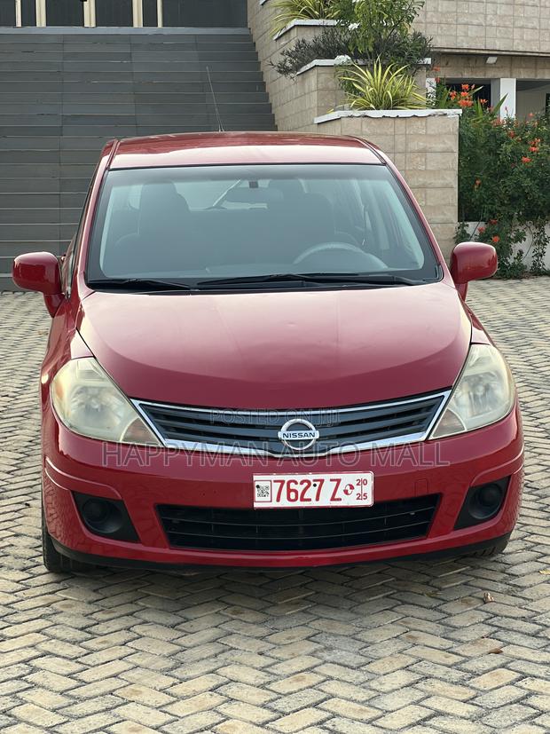 Nissan Versa 1.8 S Hatchback 2010 Red