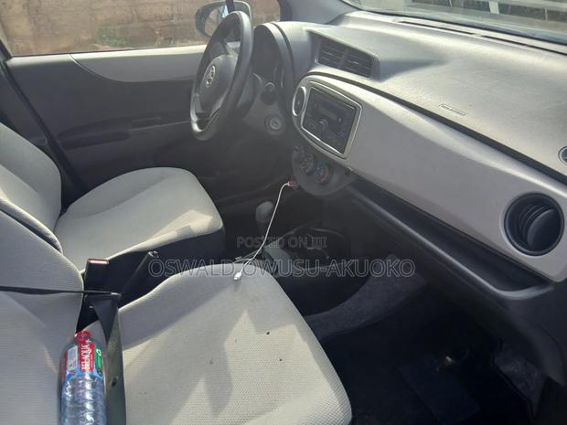 Toyota Vitz 2013 Silver