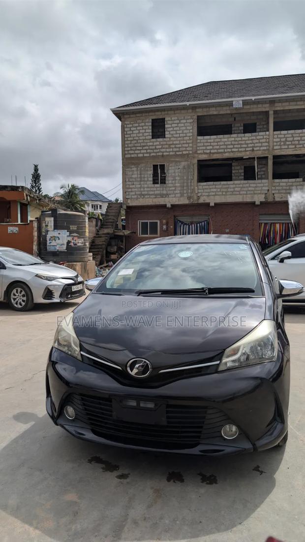 Toyota Vitz 2015 Gray