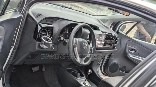 Toyota Vitz 2015 Gray