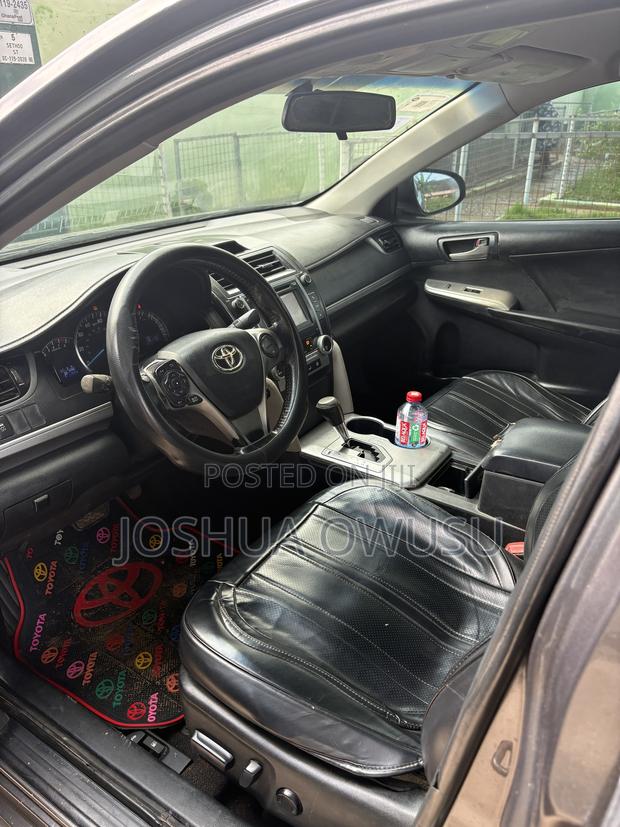 Toyota Camry SE 4dr Sedan (2.5L 4cyl 6A) 2014 Gray