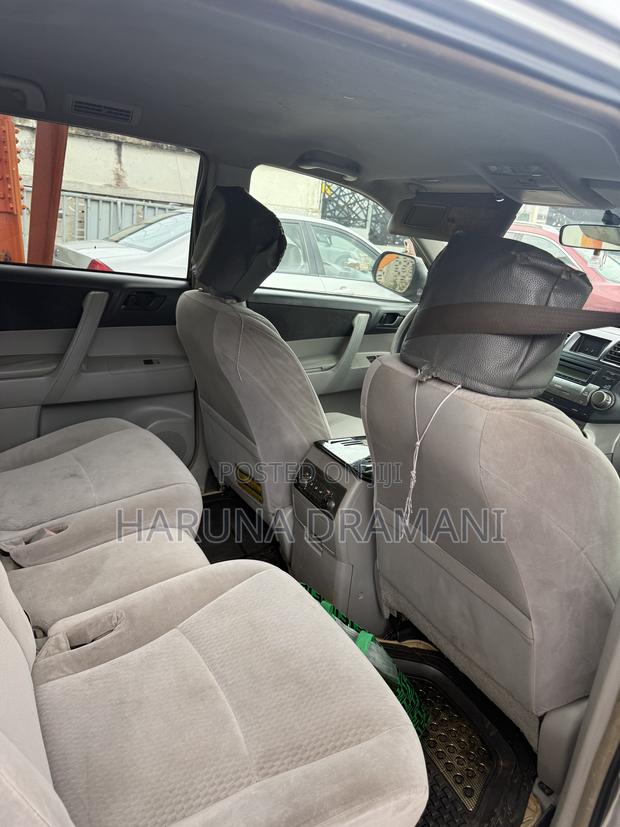 Toyota Highlander SE 2012 Silver
