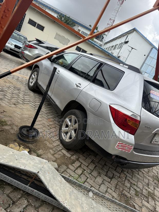 Toyota Highlander SE 2012 Silver
